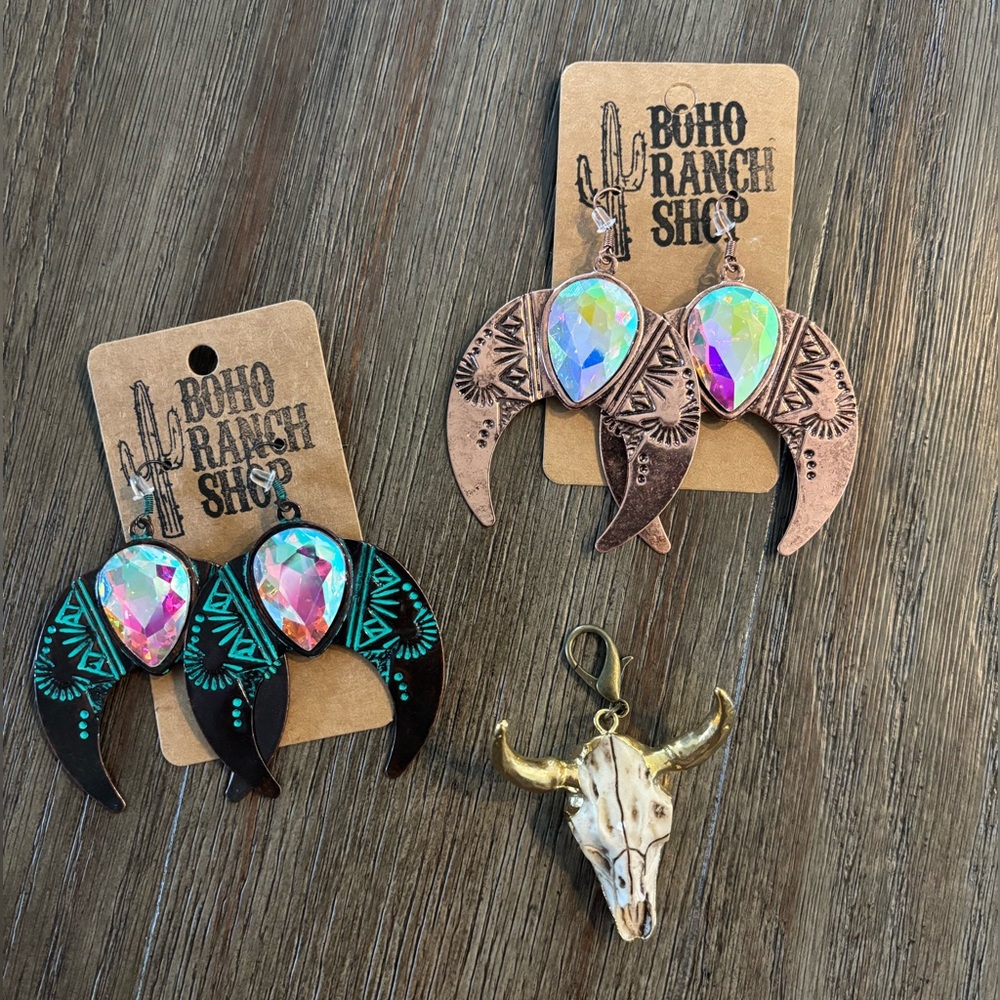 New 2 pairs of earrings & cute bull skull charm! 🌵 ✨